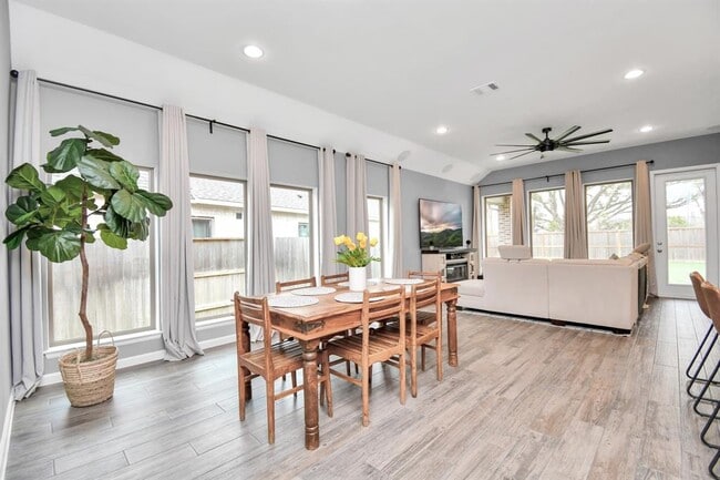 Building Photo - 5118 Morrison Dr