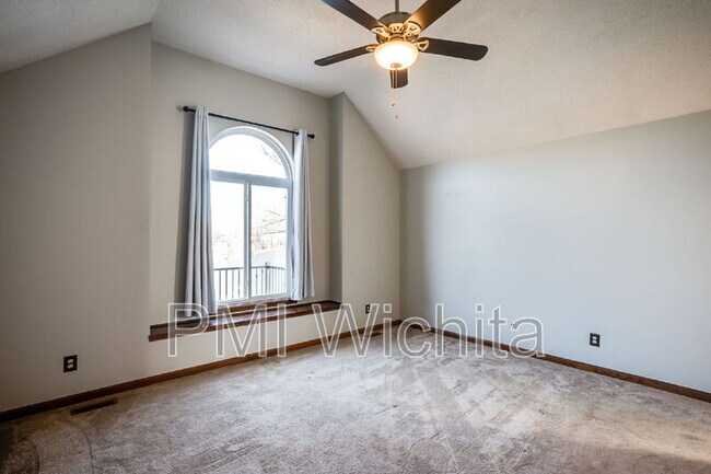 Building Photo - 112 S Springwood Dr