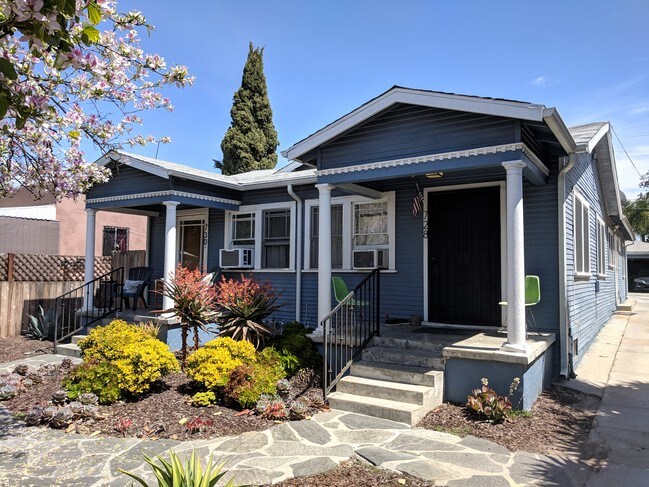 Building Photo - 728 N Ridgewood Pl