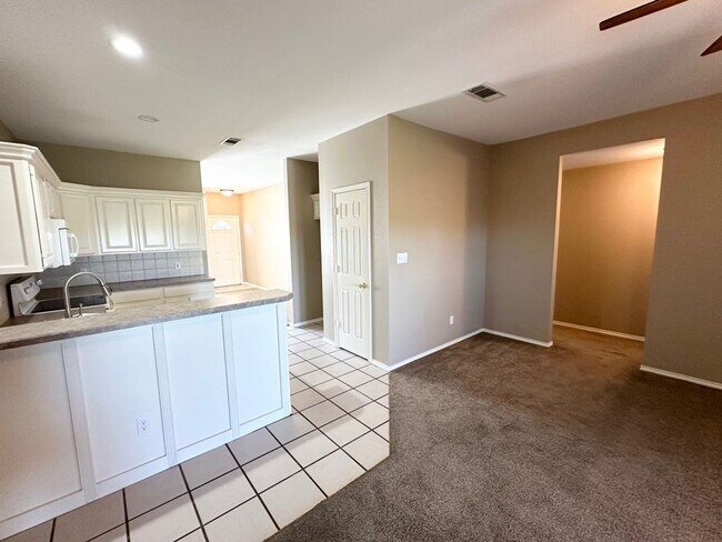 Building Photo - 5204B Rainbow Rd
