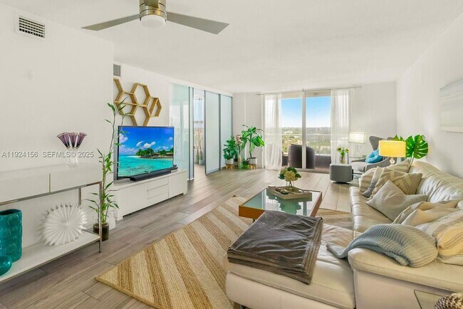 Foto del edificio - 1050 Hillsboro Mile