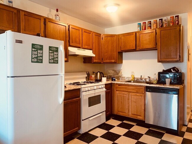 Building Photo - 96 Hammond St