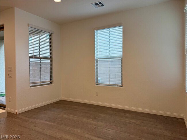 Foto del edificio - 11699 Hamilton Lk Ave