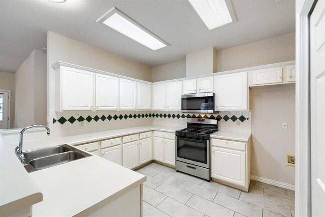 Building Photo - 4447 Bremner Dr