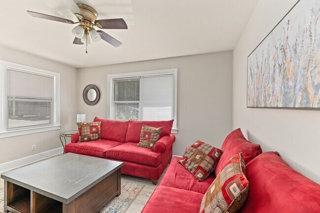 Building Photo - Charming 2 Bedroom, 1 Bath Duplex in North Charleston