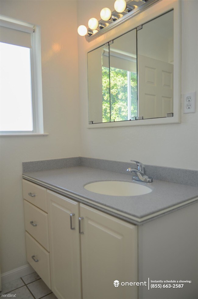 Building Photo - 3 br, 2 bath House - 55 Hillcrest Road -