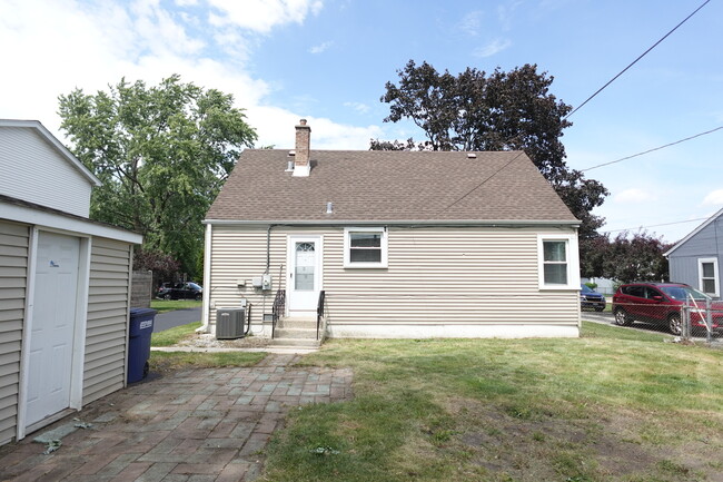 Building Photo - 161 W Franklin Dr
