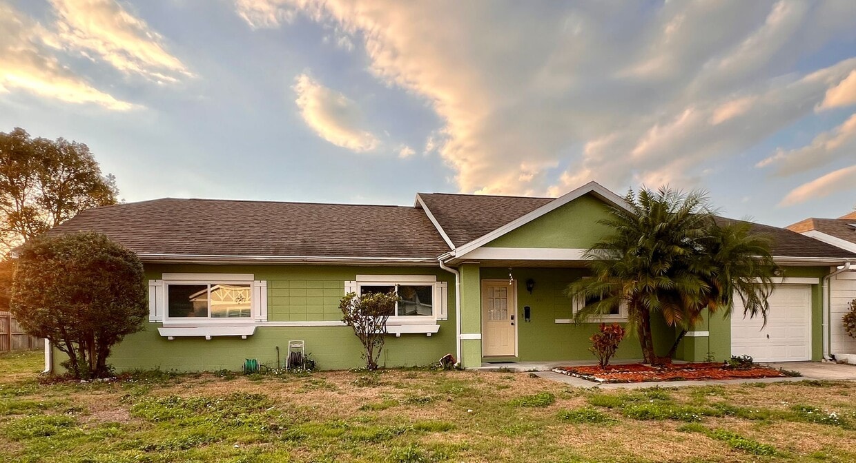 3 BR/2BA | Newly Renovated Single Family Home | 1-Car Garage Parking |Community Pool! - 3 BR/2BA | Newly Renovated Single Family Home | 1-Car Garage Parking |Community Pool!