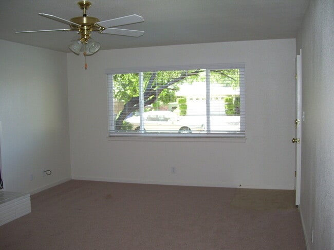 Building Photo - Recently remodeled home, excellent floor p...