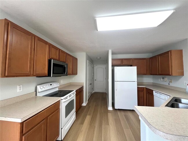 Foto del edificio - 10631 Shady Preserve Dr