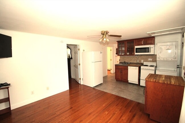 Foto del edificio - 218 Thurber Ave