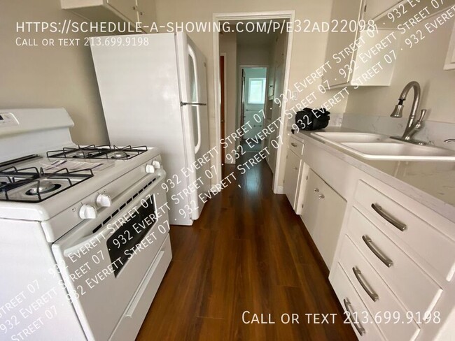 Building Photo - NO SECURITY DEPOSIT! Upper New 1 Bedroom w...