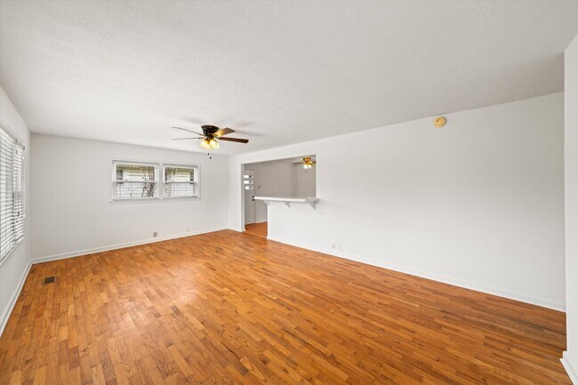 Foto del edificio - 6929 Mackin Ln