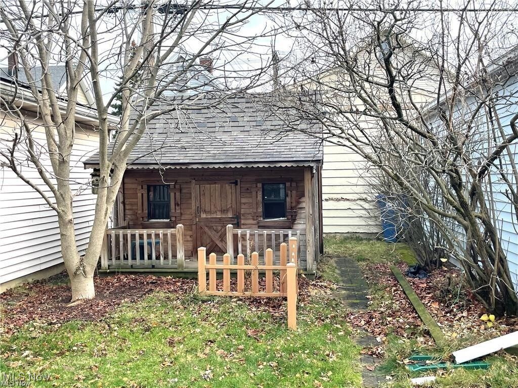2119 Waterbury Rd Lakewood, OH 44107 – photo 2