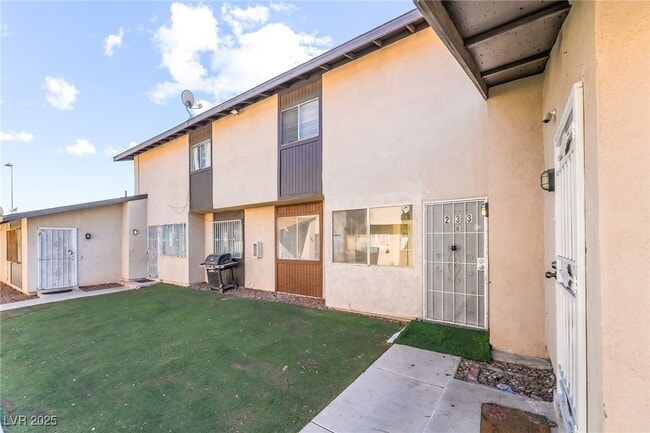 Building Photo - 233 N 18th St