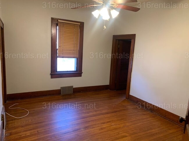 Building Photo - 1230 S Fern St