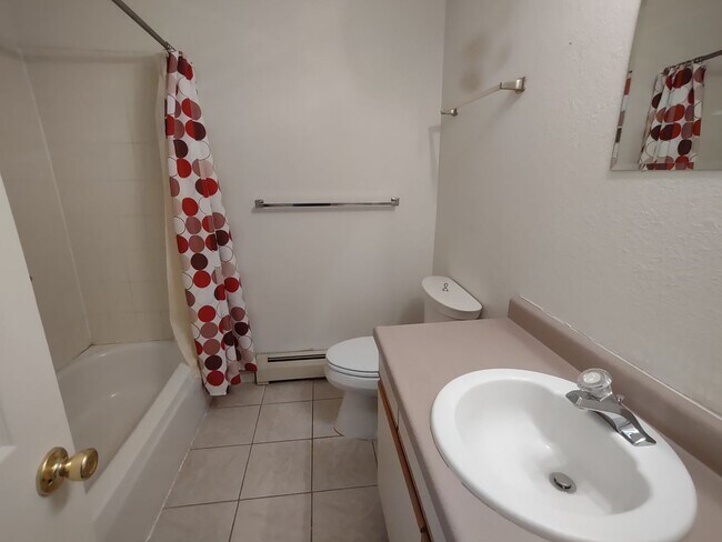 Foto del edificio - ALL PROSPECTIVE TENANTS MUST SUBMIT A $58 NON-REFUNDABLE APPLICATION FEE PER APPLICANT ONLINE AND...