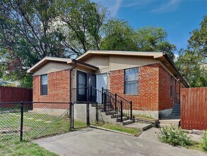 Building Photo - 501 Byron St