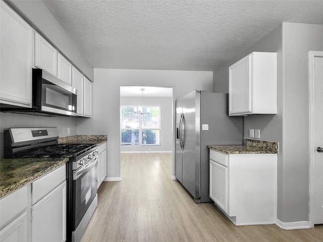 Building Photo - 20911 Foxwood Glen Ln