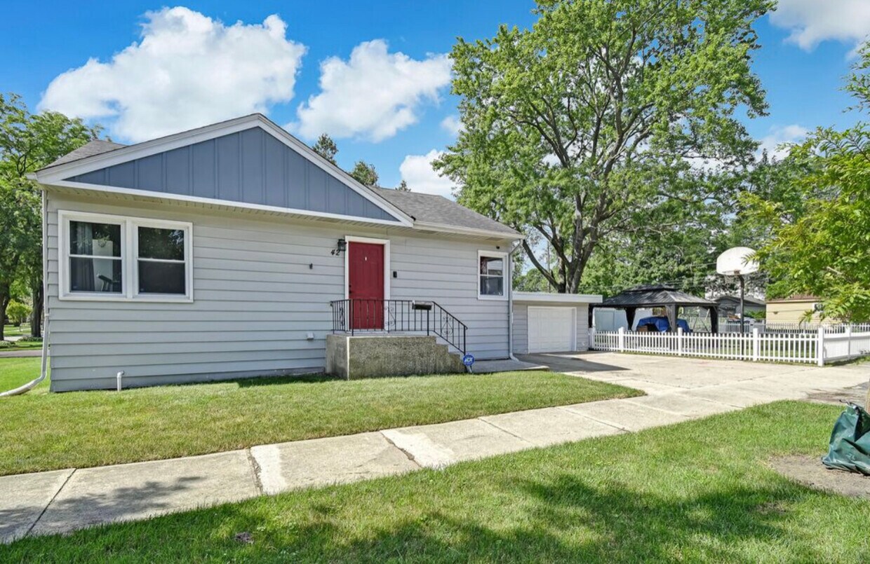 42 N Wilmette Ave, Westmont, IL 60559 House Rental in Westmont, IL