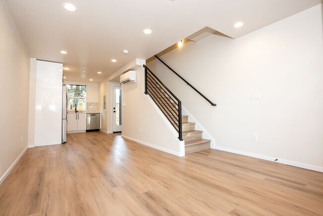 Foto del edificio - NEW CONSTRUCTION- MOVE- IN READY