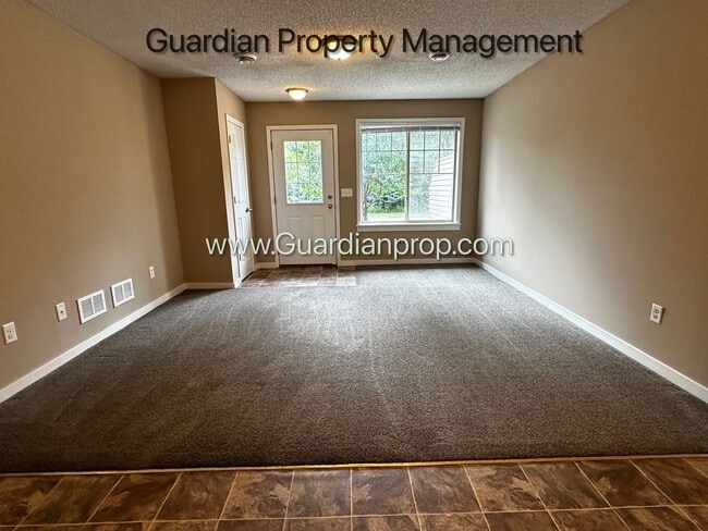 Building Photo - Brooklyn Park Town Home, 2 Car Garage, Dis...