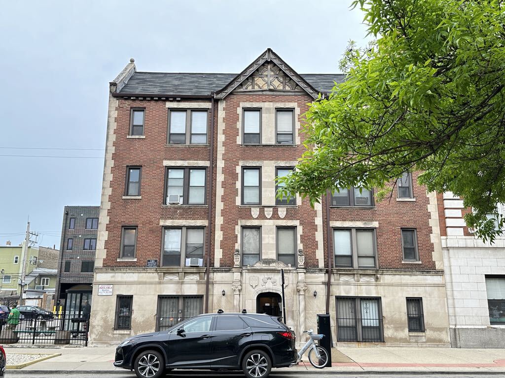 Foto principal - 3345 N Marshfield Ave