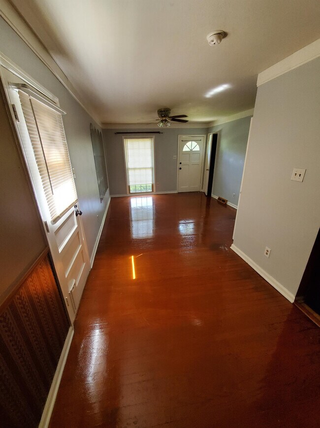 Foto del edificio - 801 Claremont Rd
