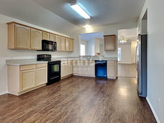 Foto del edificio - 2708 Emerald Ln