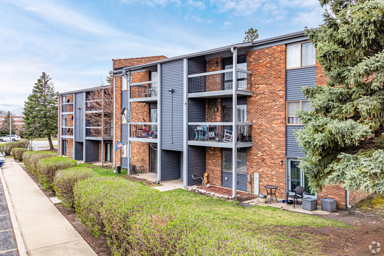 Primary Image - 256-280 Canterbury Ln