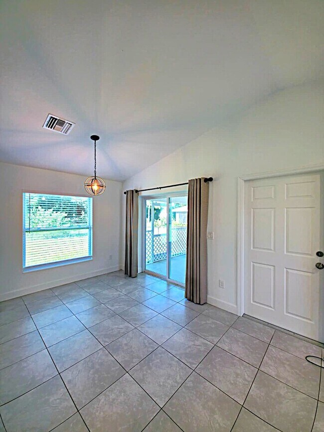 Foto del edificio - 3614 NW 43rd St
