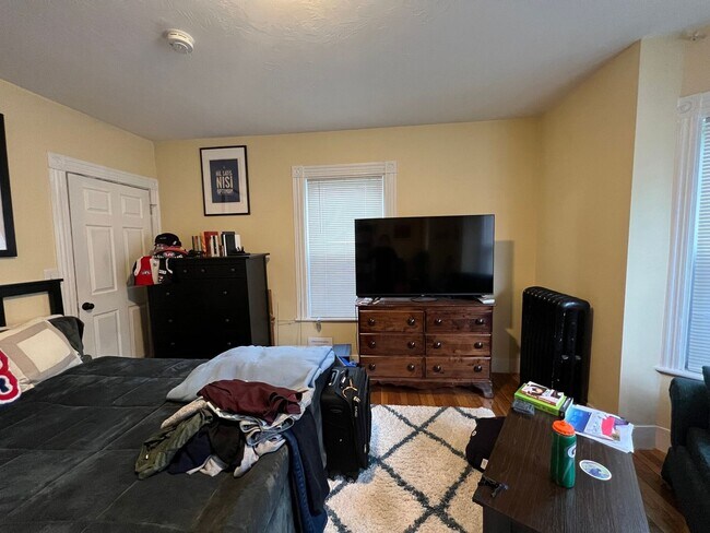 Building Photo - EXTREMELY HUGE STUDIO IN SOMERVILLE