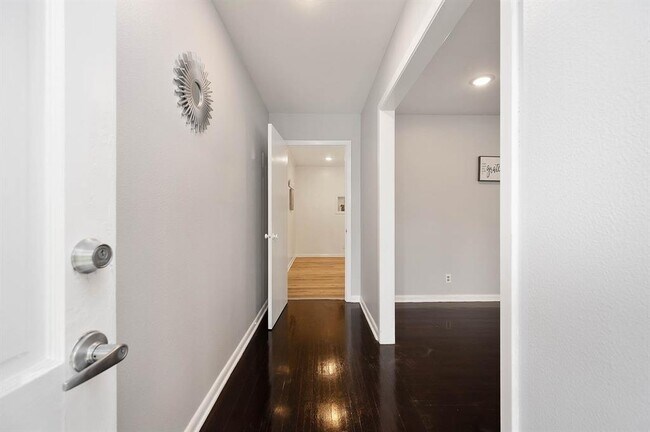 Building Photo - 3015 Peppermill Rd