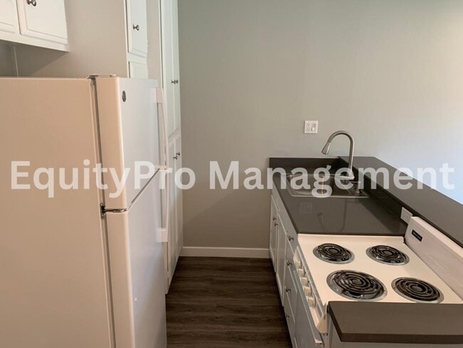 Building Photo - 7041 Pickering Ave