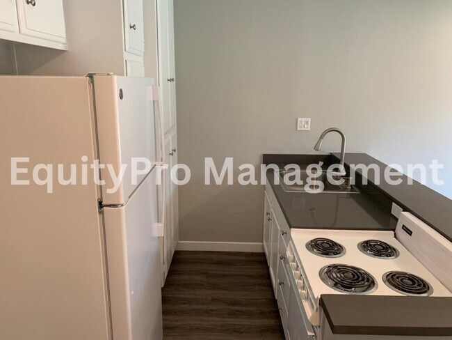Foto del edificio - 7041 Pickering Ave
