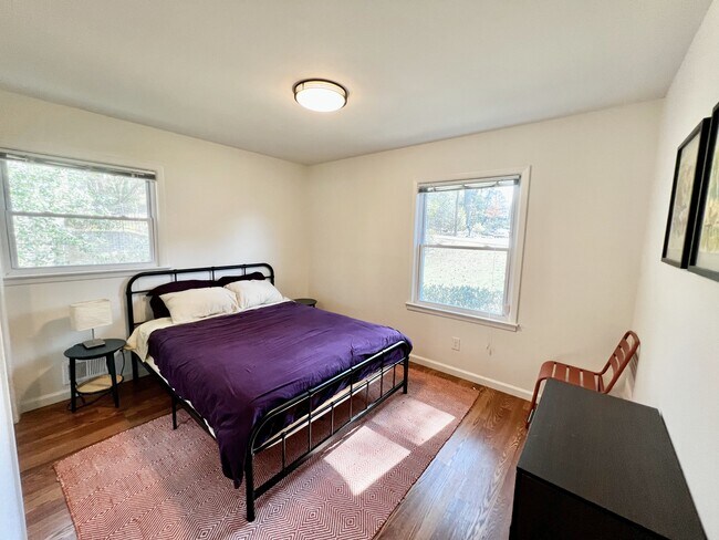 Foto del edificio - 2228 Meadowvale Dr NE