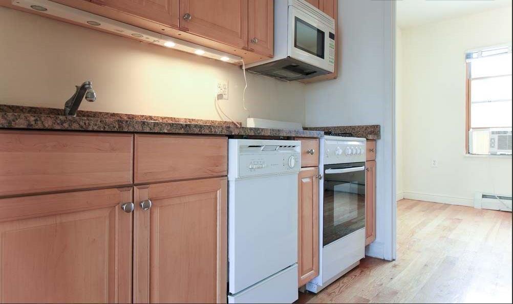 Foto principal - 234 E 2nd St