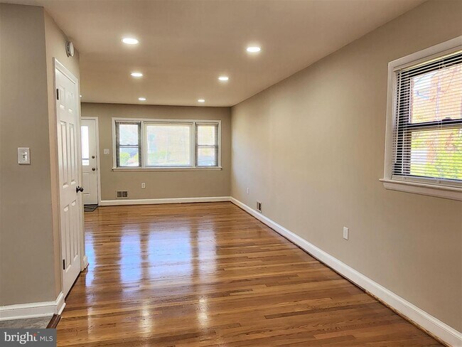Building Photo - 3521 Brightseat Rd