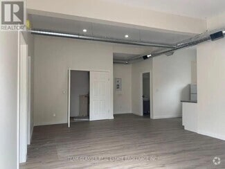 Building Photo - 423-423 Hamilton Rd