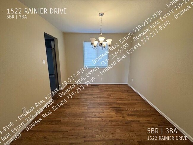 Foto del edificio - 1522 Rainier Dr