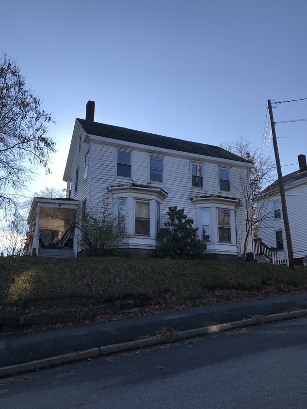 1632 Drummond St, Auburn, ME 04210 Apartments in Auburn, ME