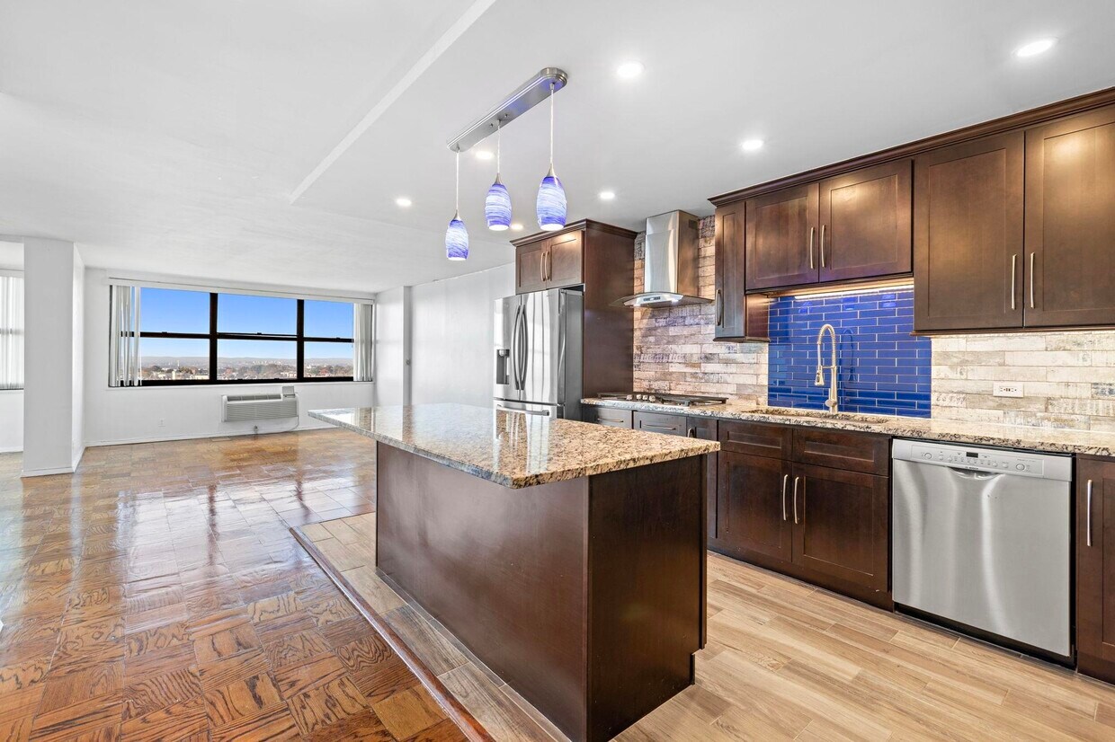 Foto principal - 7004 JFK Blvd E