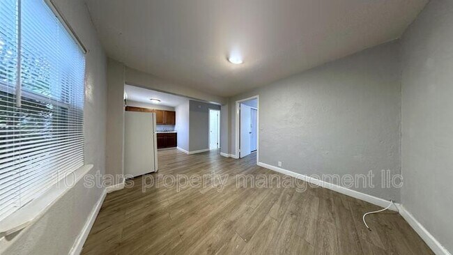 Foto del edificio - 2038 Queensboro Ave S