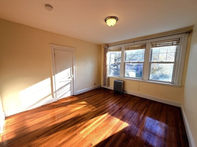 Building Photo - 333 Harvard St