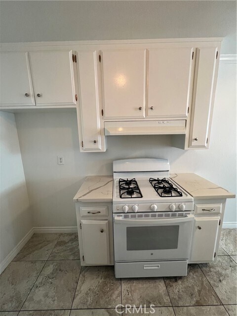 Foto del edificio - 150 E Lakeshore Dr