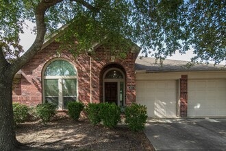 Building Photo - 2801 Enchanted Lake Dr