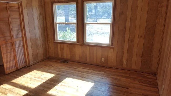 Building Photo - 3137 Lake Forest Dr
