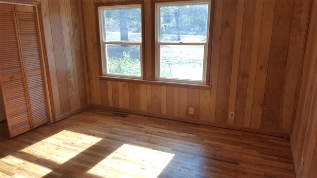 Foto del edificio - 3137 Lake Forest Dr