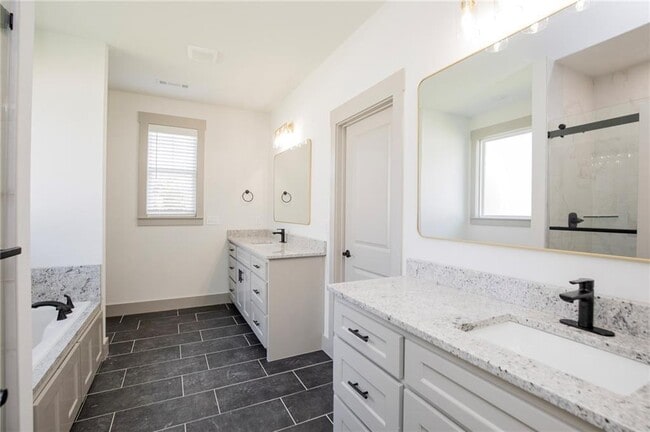 Building Photo - 108 White Oak St