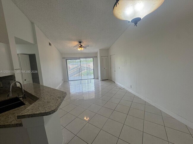Foto del edificio - 9999 Summerbreeze Dr